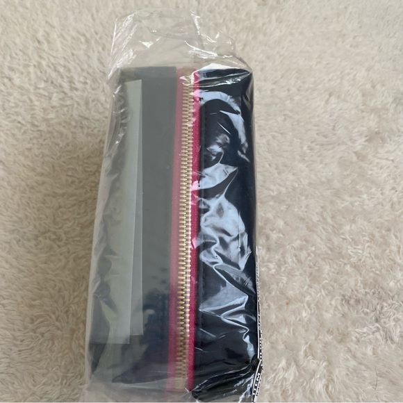 J.Crew Women's Harper Mini Dopp Kit in Italian Leather - Picture 4 of 5